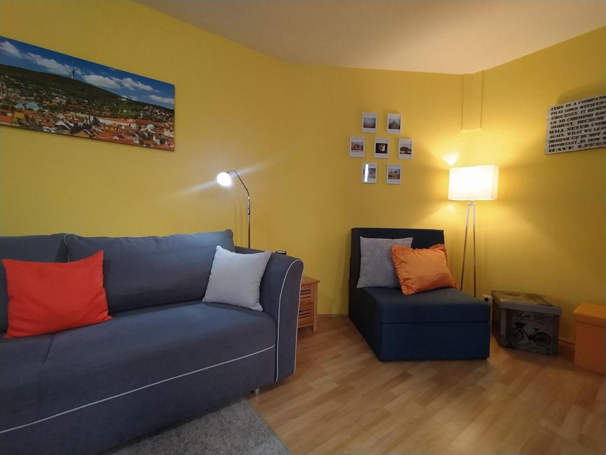 Ferienwohnung Keltaur Studio Apartman With Garage Pécs Exterior foto